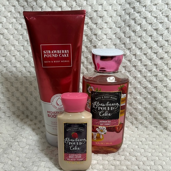 Bath and Body Works Strawberry Pound Cake Bundle - Picture 1 of 3